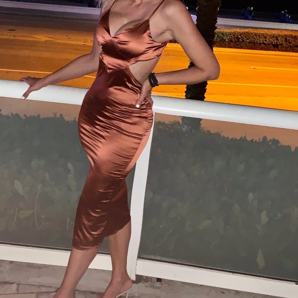 Satin Stretch dress - Picture 2 of 3